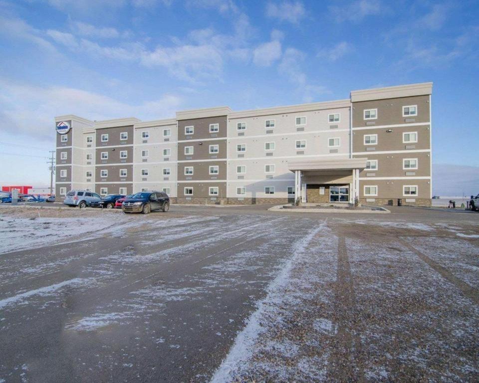 Quality Inn And Suites - Kindersley Exterior photo